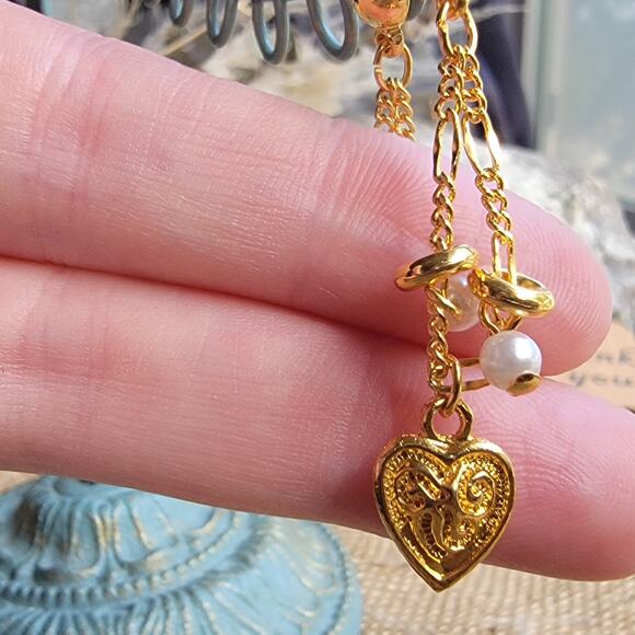 Vintage 1980s Gold Tone Dangle Earrings Heart Pearl Drop New Old Stock 2 Inch - Picture 10 of 10